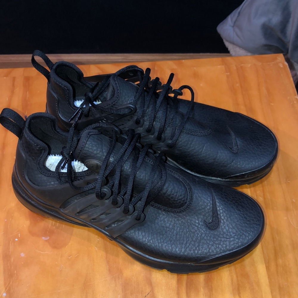 black nike air presto